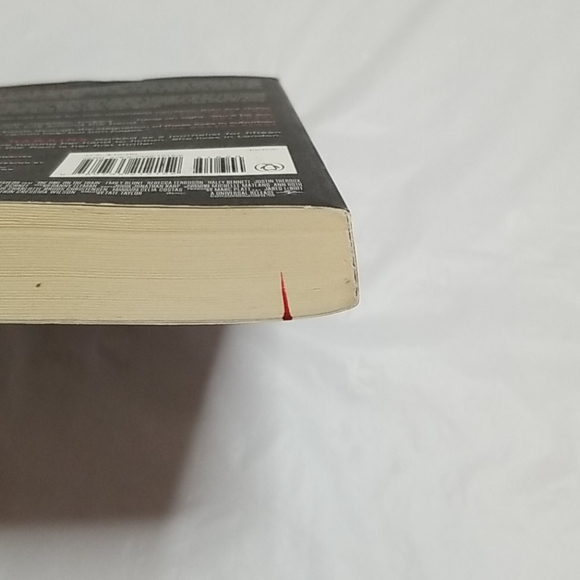 "The Girl on the Train" by Paula Hawkins NWT - Picture 4 of 8